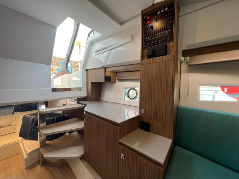 Wynajem łodzi Ibiza Town tanio 340 REGINA