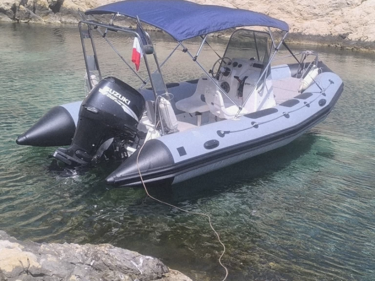 Łódż półsztywna do wynajmu w Marsylia w najlepszej cenie