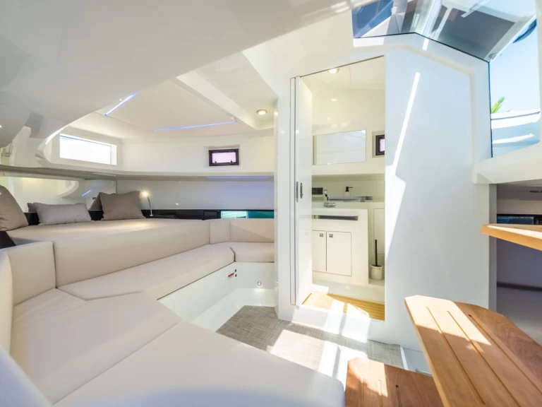 Wynajem Motorówka De Antono Yachts z patentem 