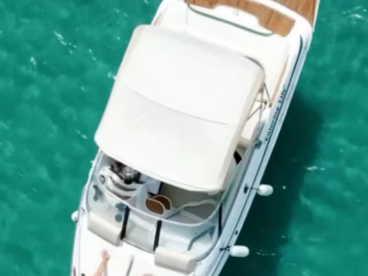 Wynajem w Otranto- Chris Craft Chris Craft 240 Cuddy Cabin na SamBoat