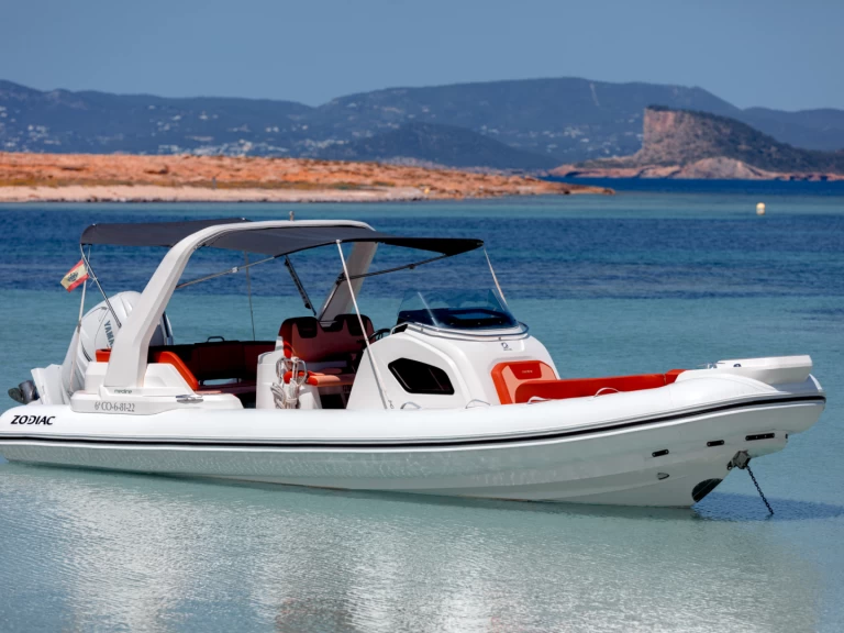 Łódż półsztywna do wynajmu w Marina Ibiza w najlepszej cenie