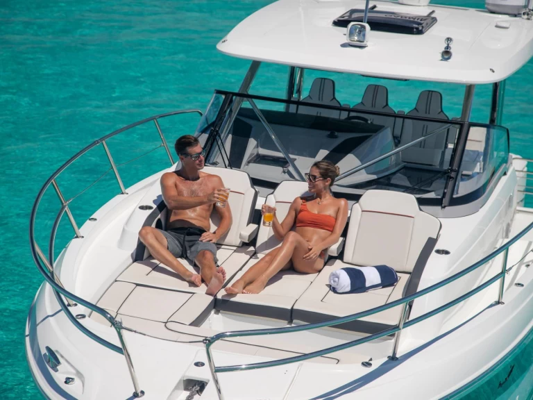 Wynajem Motorówka w Cogolin - Jeanneau Cap camarat 12.5 wa