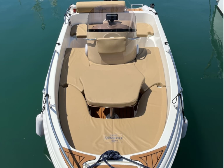 Wynajmij Motorówka z lub bez skippera Mareti w Mataró