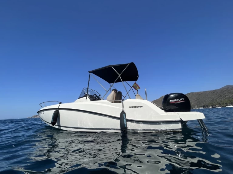 Quicksilver Activ 605 Open między profesjonalistami a osobami prywatnymi w Roses