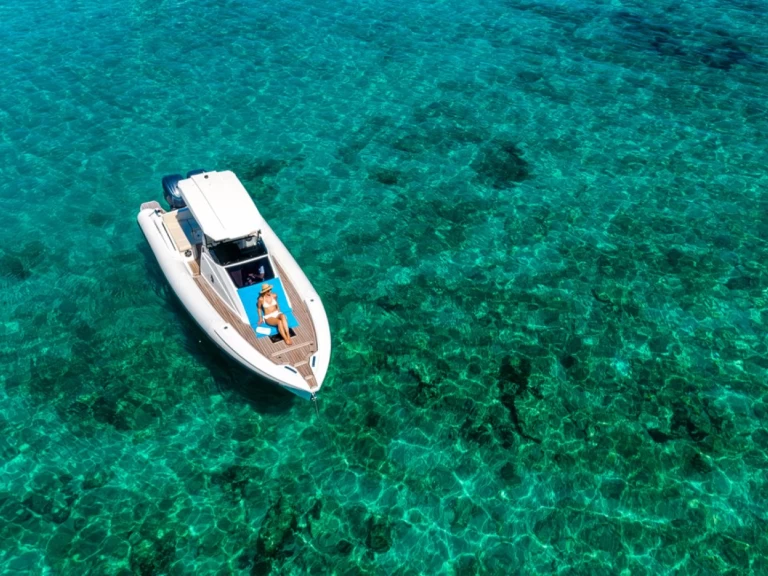 SuperRib Cabin 30 między profesjonalistami a osobami prywatnymi w Split