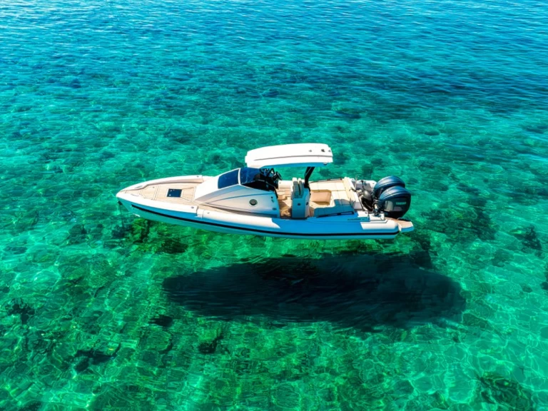 Łódż półsztywna do wynajmu w Split w najlepszej cenie