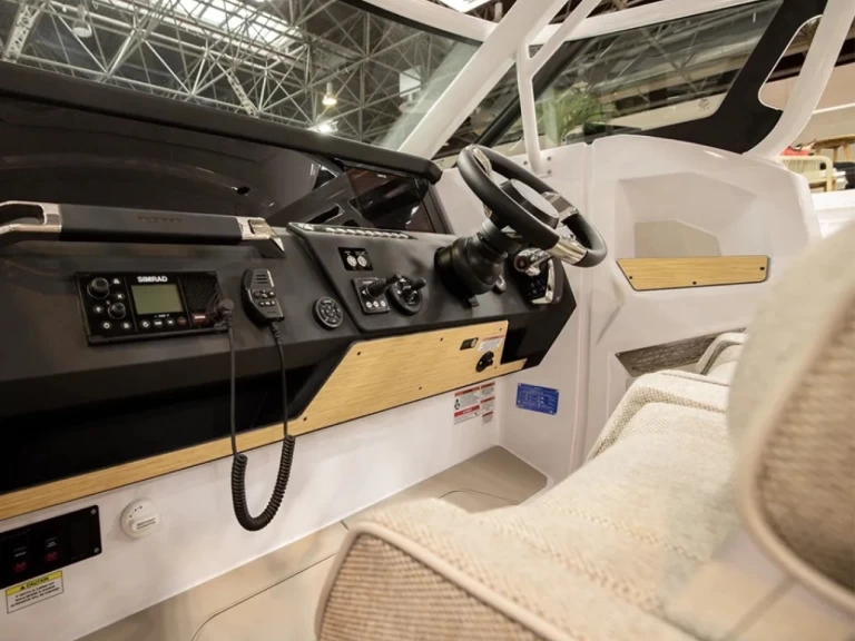 Axopar 29 Sun Top między profesjonalistami a osobami prywatnymi w La Trinité-sur-Mer