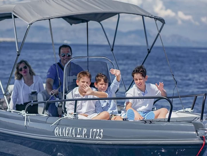 Wynajmij Karel Ithaca 550 w Rhodes (City)