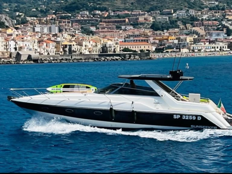 Sunseeker Camargue 46 między profesjonalistami a osobami prywatnymi w Cefalù