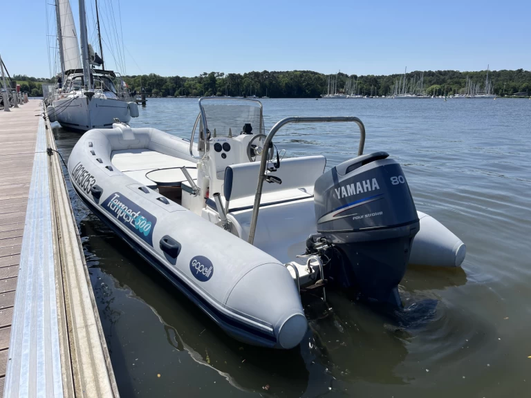 Wynajem Łódż półsztywna Capelli z patentem 