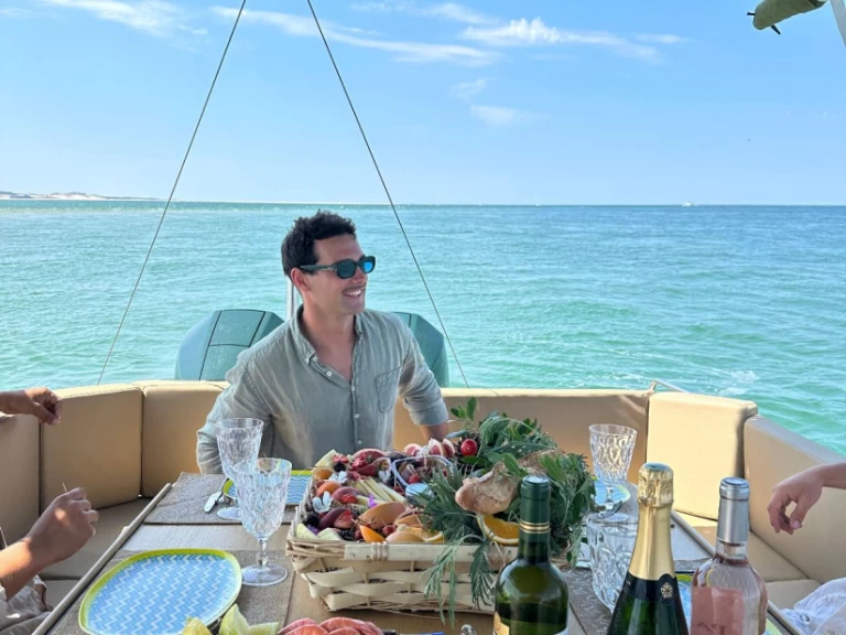 Beacher Beacher V10.2 Croisière między profesjonalistami a osobami prywatnymi w Grand Piquey