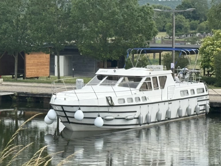 Tarpon Tarpon 42 między profesjonalistami a osobami prywatnymi w Mittersheim