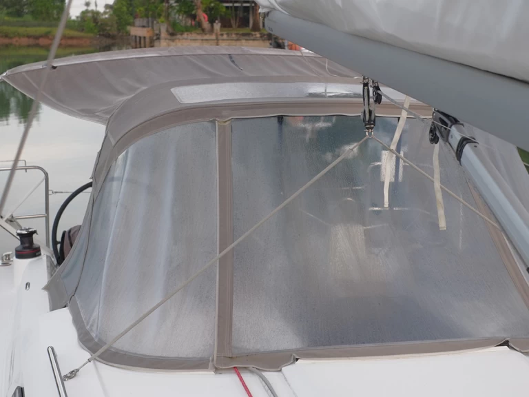 Wynajem Żaglowiec Bénéteau z patentem 