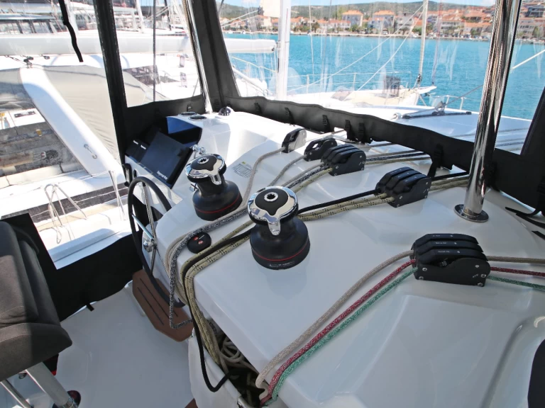 Wynajmij Lagoon Lagoon 43 w Rogoznica