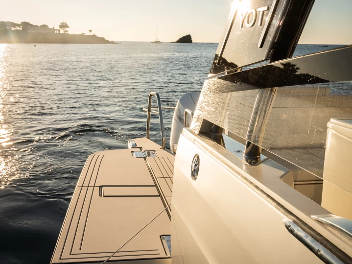 Wynajem Motorówka YOT z patentem 