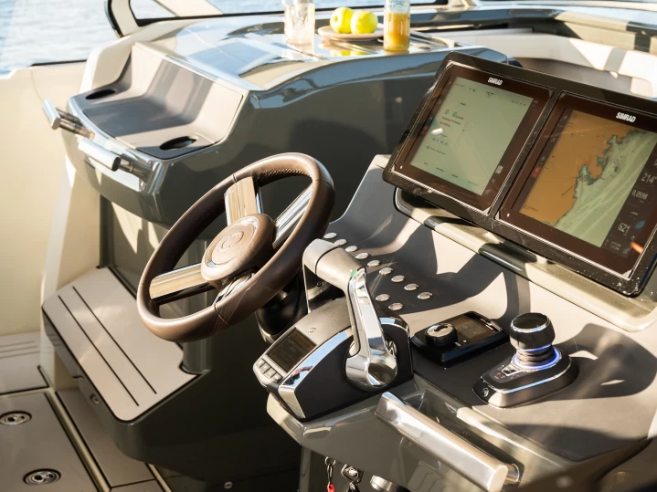 Motorówka do wynajmu w Bonifacio Port w najlepszej cenie