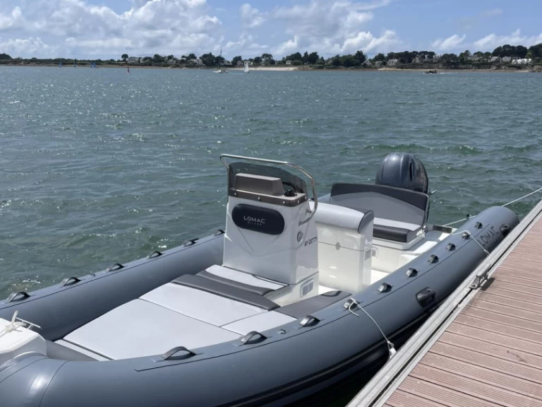 Wynajem Łódż półsztywna Lomac z patentem 