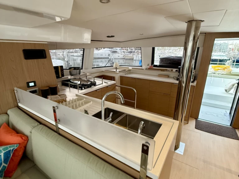 Katamaran do wynajmu w Paros (wyspa) w najlepszej cenie