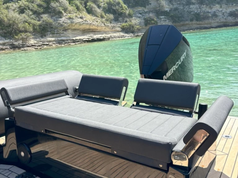 Łódż półsztywna do wynajmu w Bonifacio w najlepszej cenie