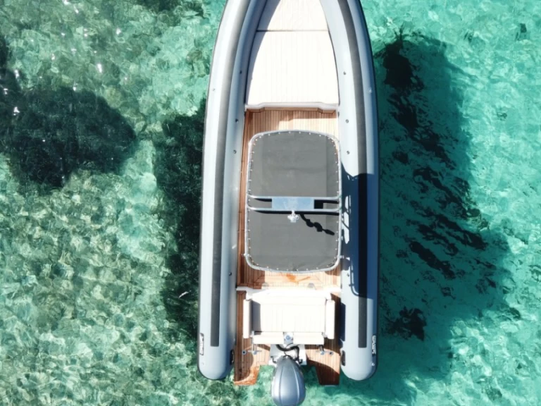 Łódż półsztywna do wynajmu w Bonifacio w najlepszej cenie