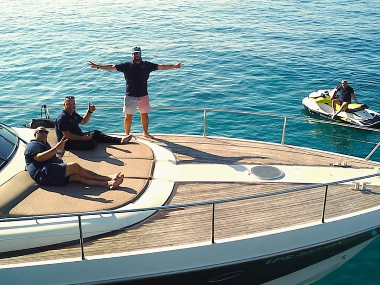 Wynajem Luksusowy jacht Ilver z patentem 