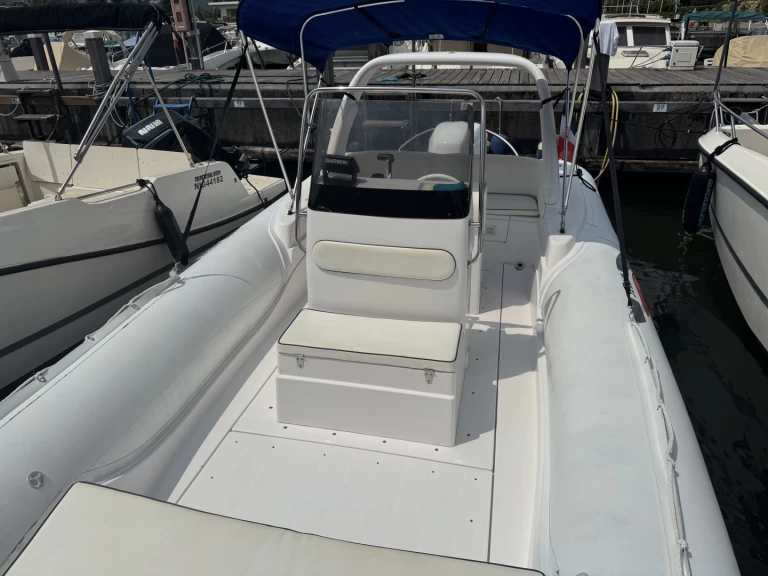 Wynajem Łódż półsztywna Selva z patentem 