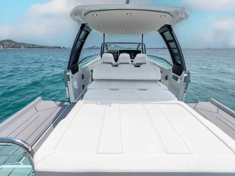 Motorówka do wynajmu w Ibiza Town w najlepszej cenie