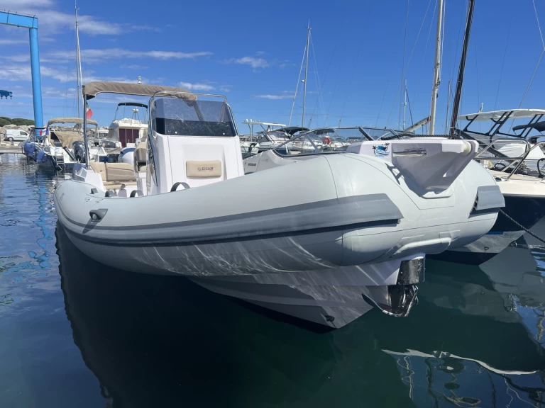 Selva Selva D700 między profesjonalistami a osobami prywatnymi w Les Issambres