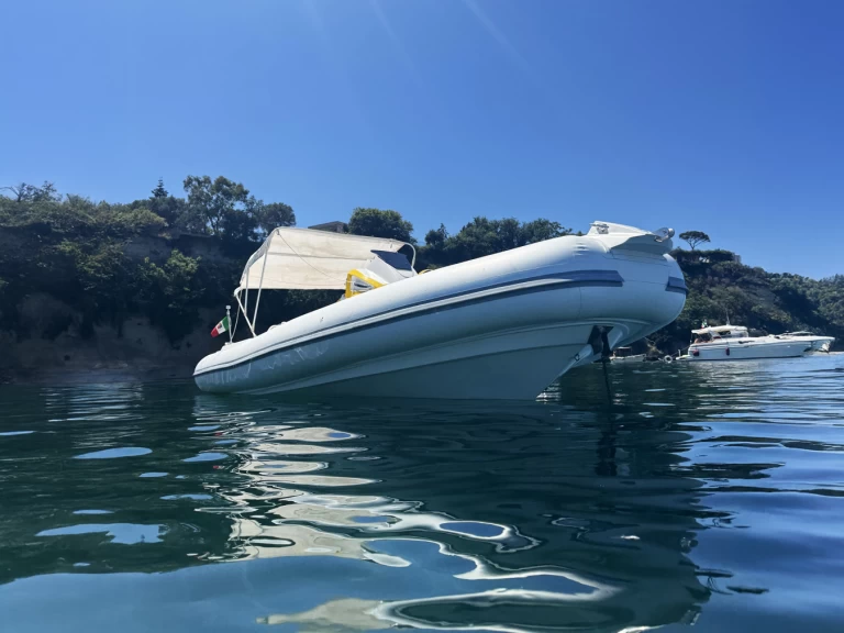 Łódż półsztywna do wynajmu w Neapol w najlepszej cenie