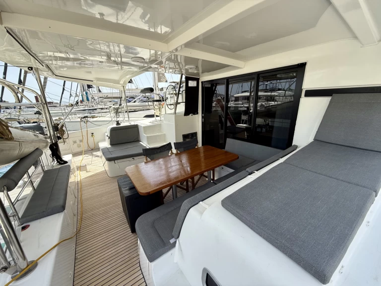 Wynajem łodzi Toúrlos tanio Lagoon 42