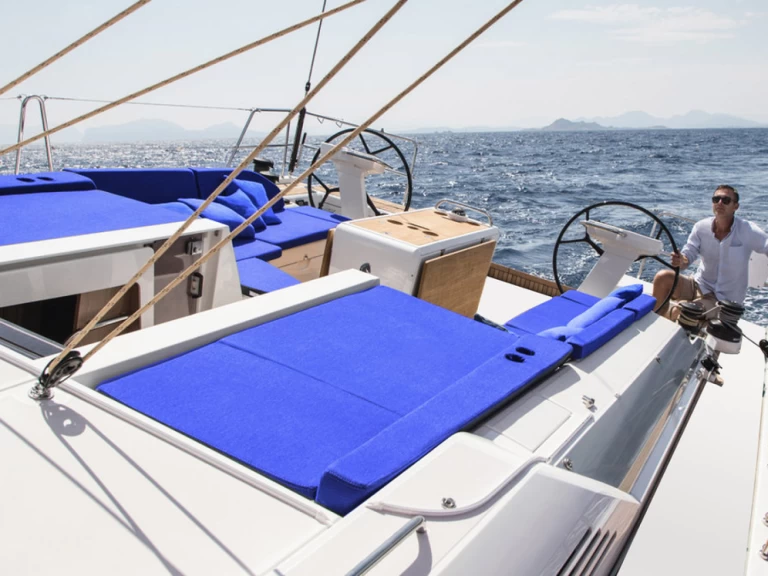 Wynajem Żaglowiec Bénéteau z patentem 