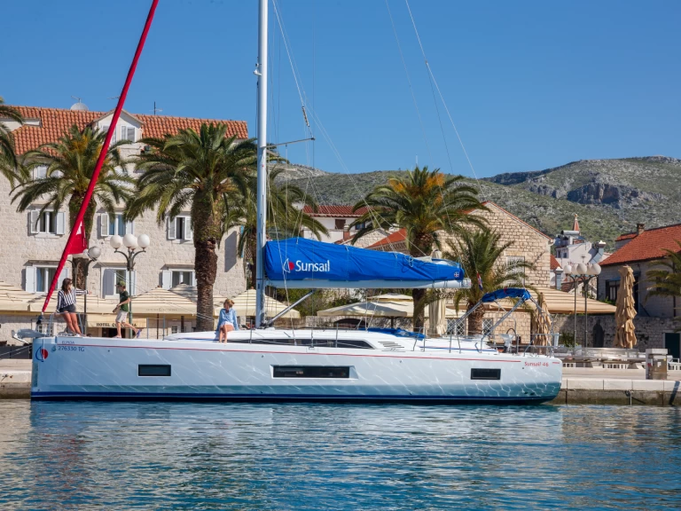 Bénéteau Oceanis 461 między profesjonalistami a osobami prywatnymi w Piraeus