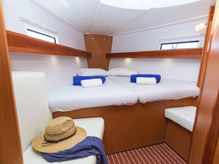 Wynajem łodzi Nikiána tanio Bavaria 40