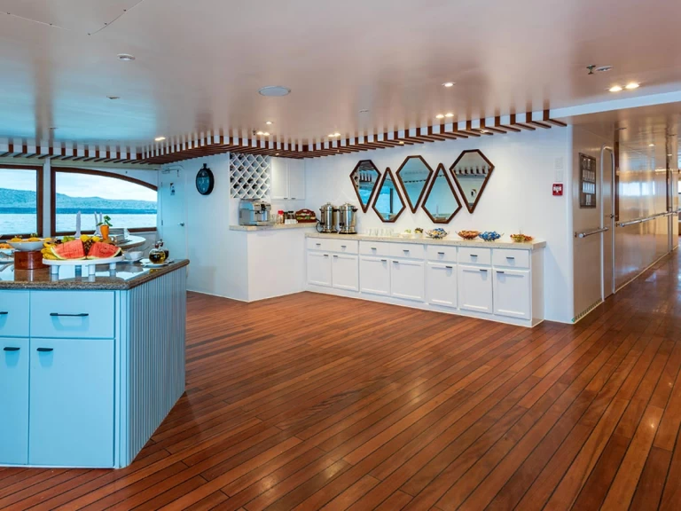  Power Cat - Ocean Spray między profesjonalistami a osobami prywatnymi w Puerto Baquerizo Moreno