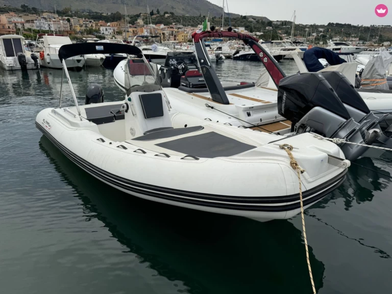 Łódż półsztywna do wynajmu w Palermo w najlepszej cenie