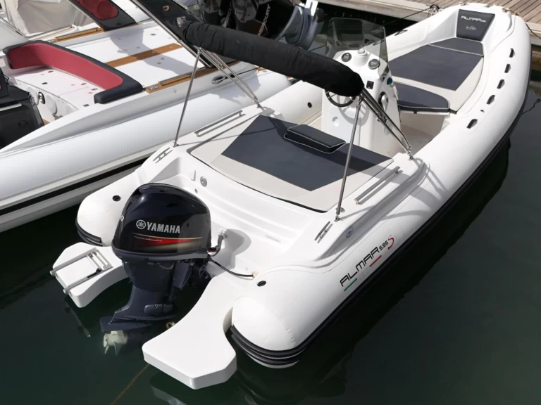 Wynajem Łódż półsztywna Almarine z patentem 