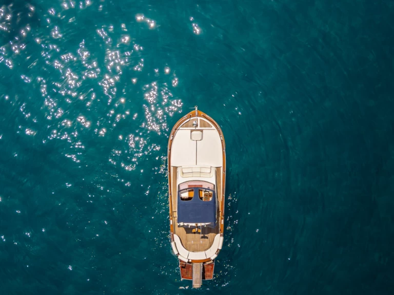 Wynajem Motorówka Tecnonautica z patentem 