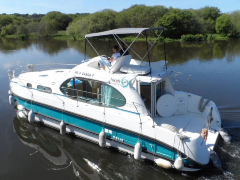 Wynajem łodzi Estivale Quattro B w Dole na SamBoat 