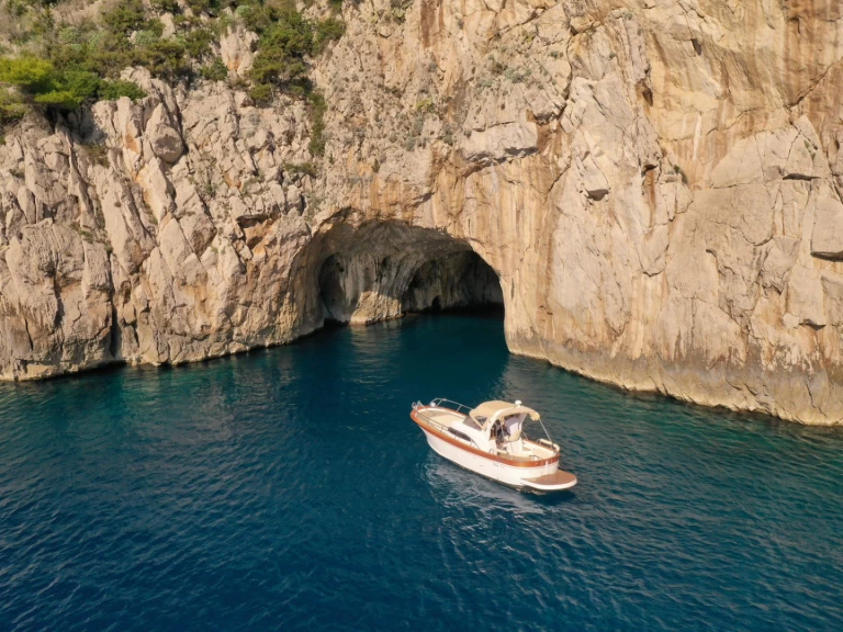 Wynajmij Mimi Libeccio 850 Sport w Sorrento