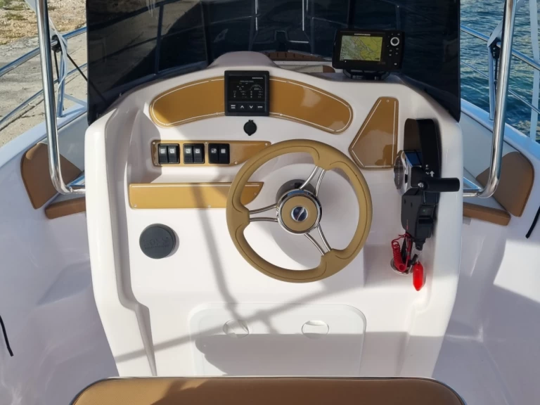 Wynajem Motorówka Bluline z patentem 