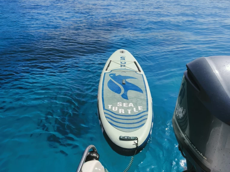 Buccaneer Buccaneer 23 między profesjonalistami a osobami prywatnymi w San Ġiljan