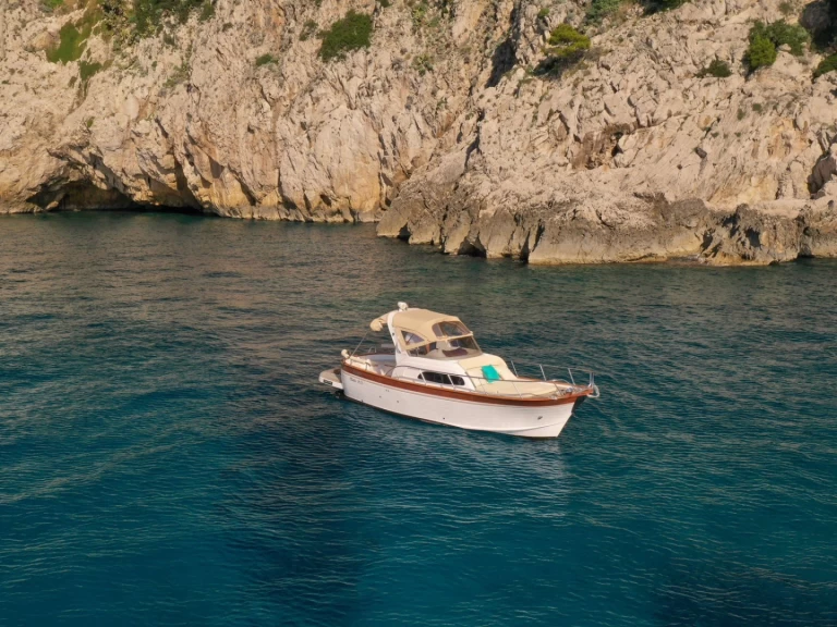 Wynajem łodzi Positano tanio Libeccio 850