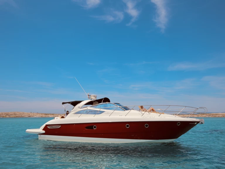 Wynajem Motorówka Cranchi z patentem 