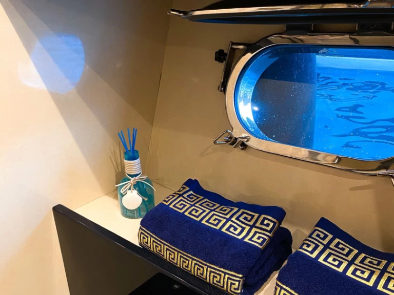 Wynajem Motorówka w Sant Antoni de Portmany - Cantieri Di Pisa Sarnico 