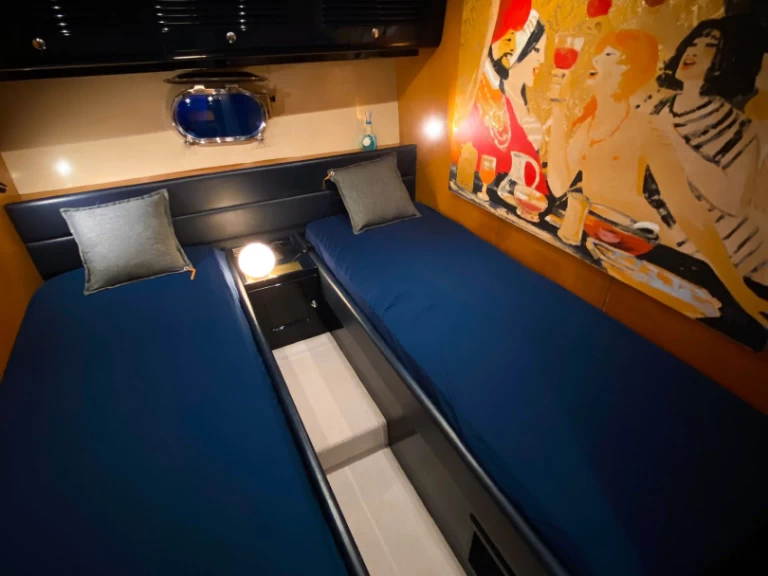 Wynajem Motorówka Cantieri Di Pisa z patentem 