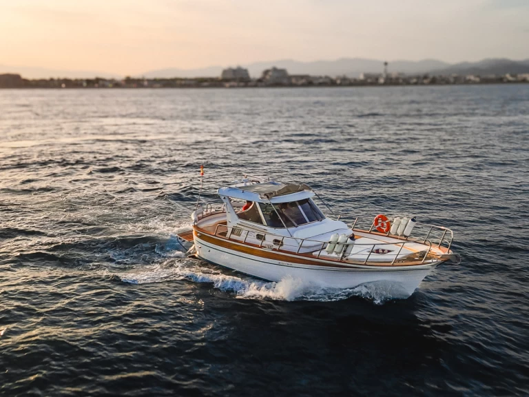 Wynajem łodzi Platja d'Aro tanio Sorrento 32 Semi Cabinato