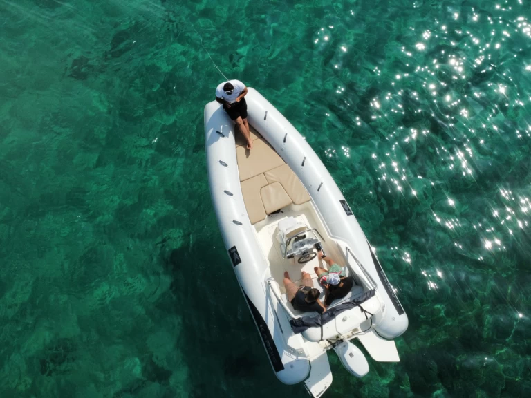 Wynajmij Łódż półsztywna z lub bez skippera Kardis w Porto Rotondo