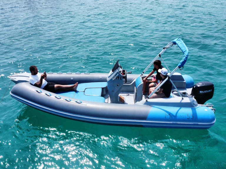 Łódż półsztywna do wynajmu w Porto Rotondo w najlepszej cenie