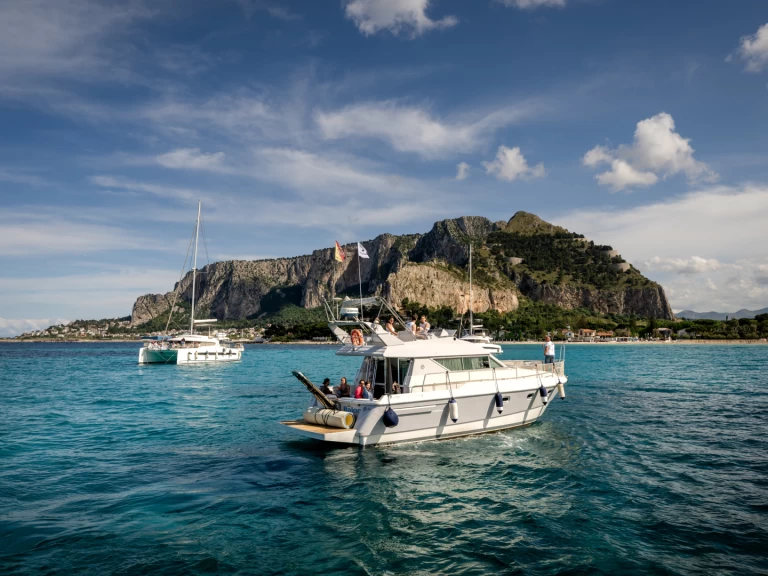Motorówka do wynajmu w La Cala (porto Palermo) w najlepszej cenie