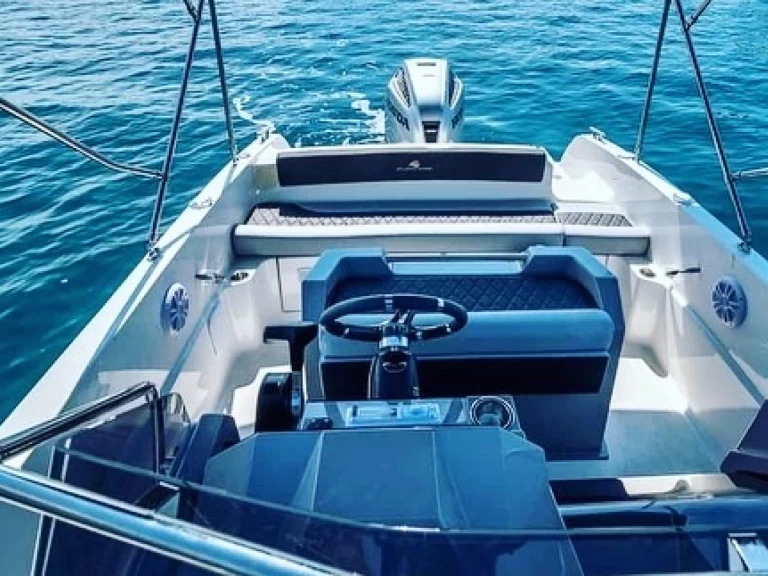 Motorówka do wynajmu w Trogir w najlepszej cenie